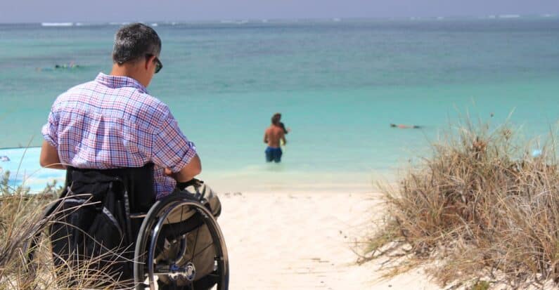 Vacances accessibles : louer un fauteuil roulant pour des voyages
